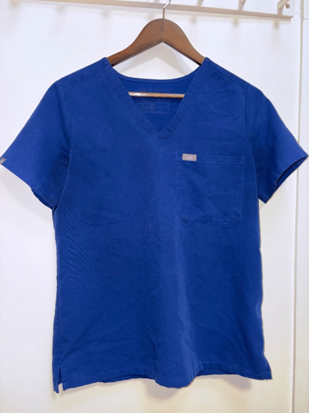 FIGS SCRUB BUNDLE 3 tops, 4 pants
